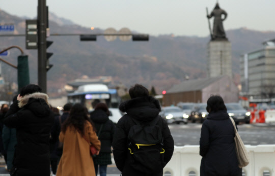 한파 대비 출근길 옷차림 [연합뉴스]